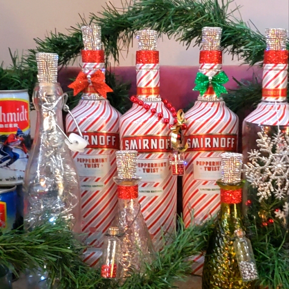 🎄Christmas Fancy Liquor Bottle Lights ~ Peppermint Vodka w/ sparkles & bows - Picture 8 of 10